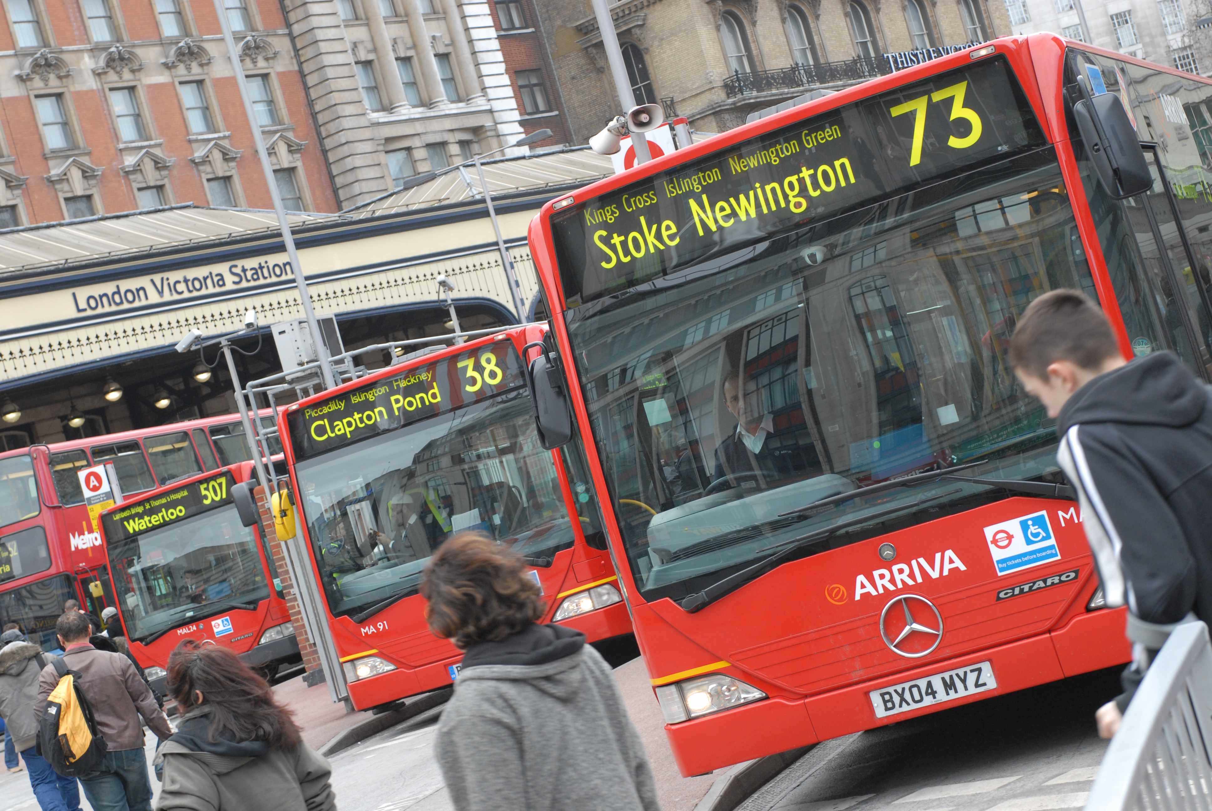 London Bus Riders Can Tap Bank Cards to Pay Fares; NFC Acceptance Unlikely for Now